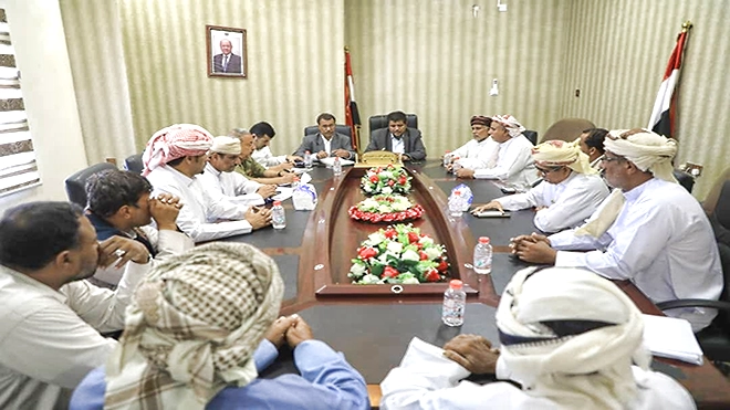 محلي المهرة يناقش إشكاليات مشروع مياه بلحاف